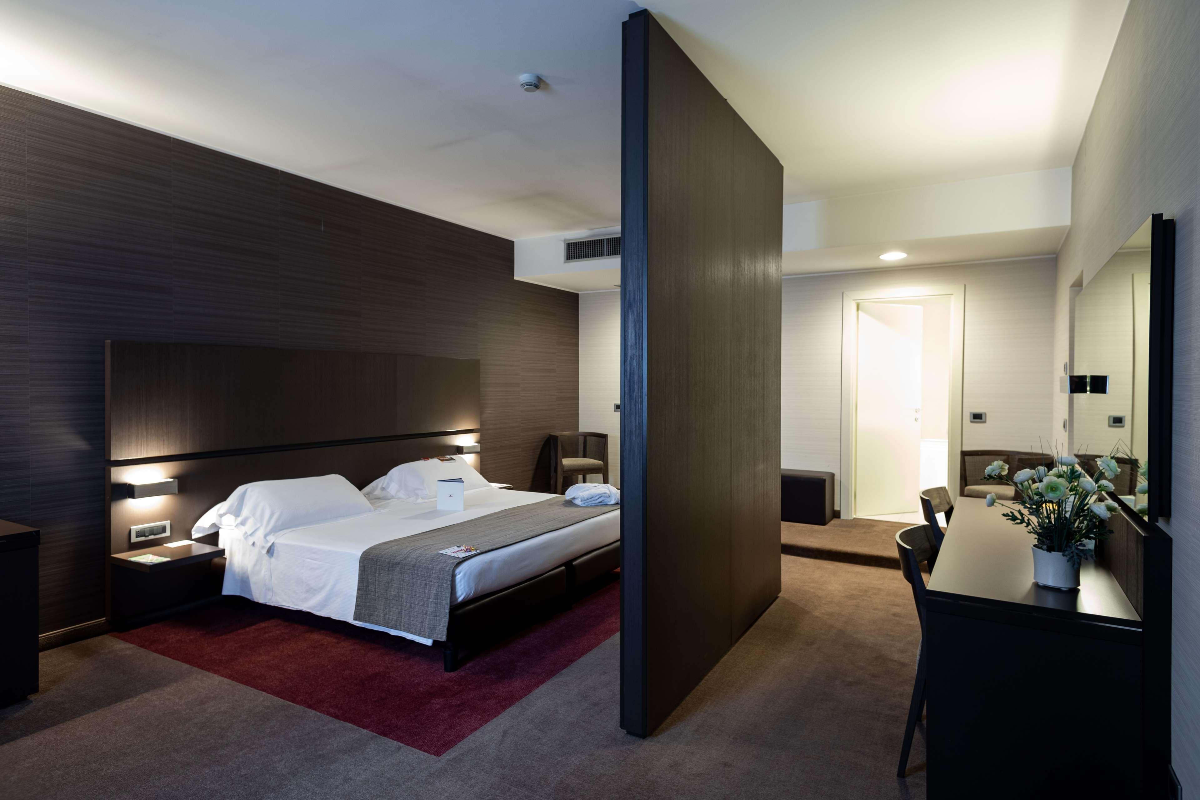Best Western Plus Hotel Monza E Brianza Palace Cinisello Balsamo Exteriör bild